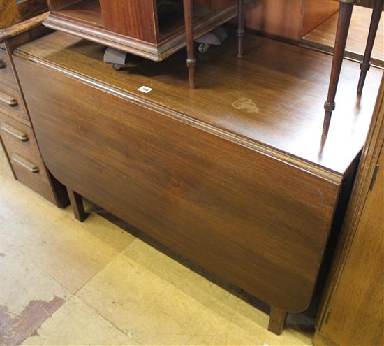 Drop leaf mahogany dining table(-)